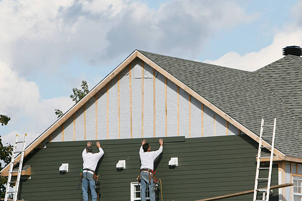 Professional Siding Installation technician working in Maplewood, MN